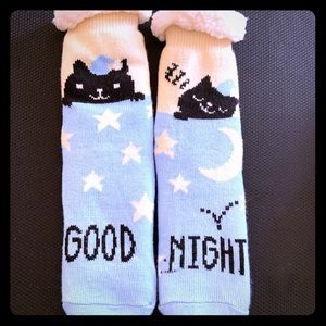 Women’s Fuzzy Kitty Christmas Socks